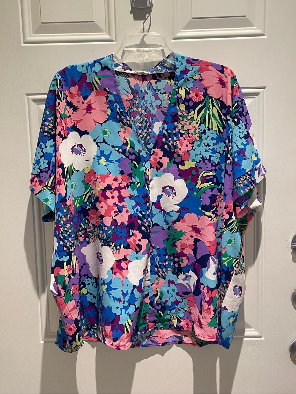 JODIFL Colorful Floral V-Neck Batwing Short Sleeve Top Size Oversized Large